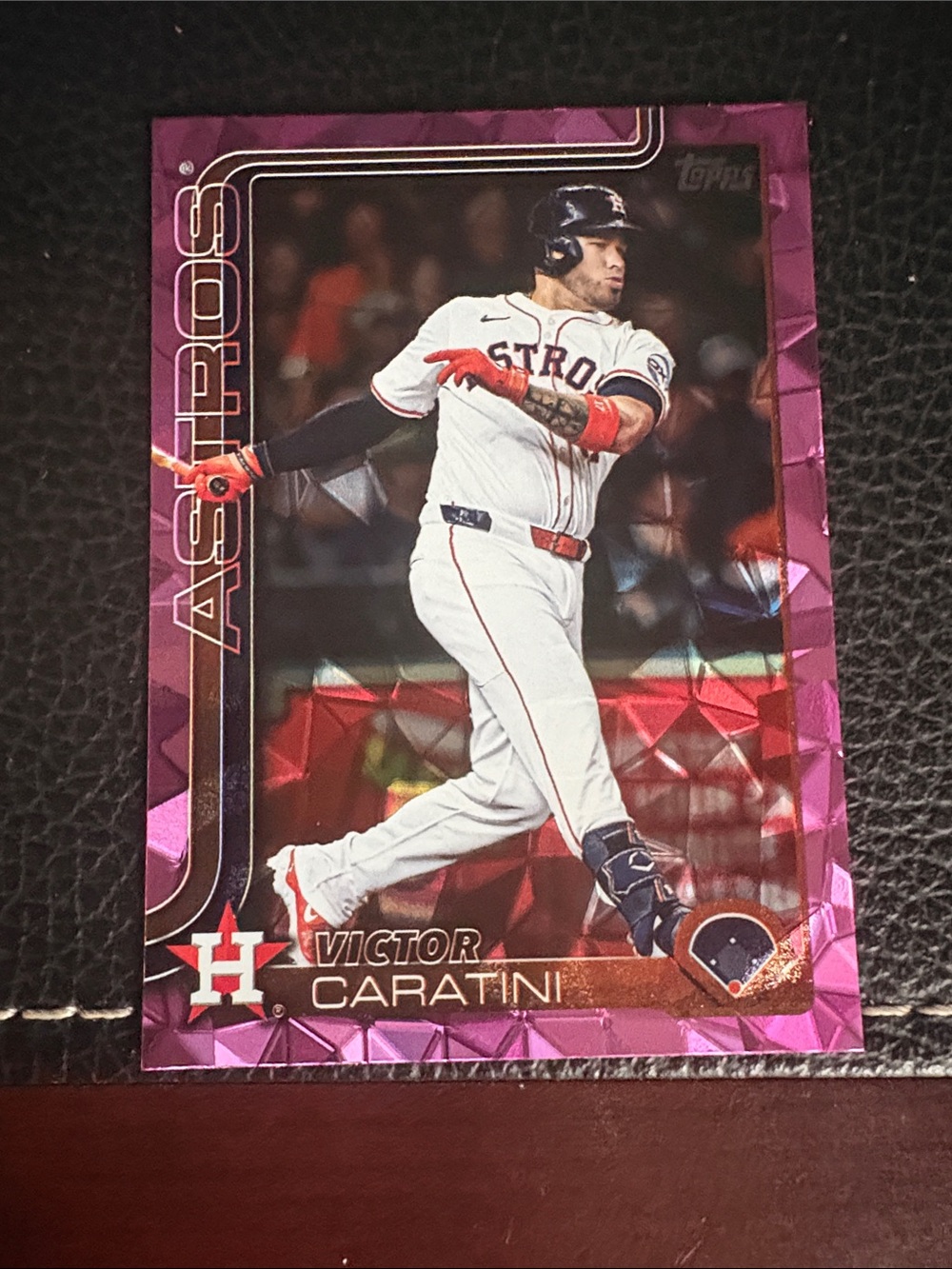 2025 Topps Astros Pink Holographic Victor Caratini Card